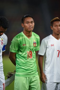 THUMTHANI, THAILAND -11 ARALIK 2022 Kyaw Zin Phyo # 18 Myanmar Oyuncusu Tayland ile Tayland 'daki Tayland Stadyumu' nda Myanmar maçında