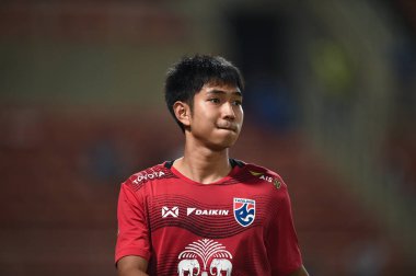 PATUMTHANI, THAILAND -11 ARALIK 2022 Channarong Promsrikaew # 22 Tayland ile Myanmar arasındaki dostluk maçı sırasında Tayland, Tayland 'da