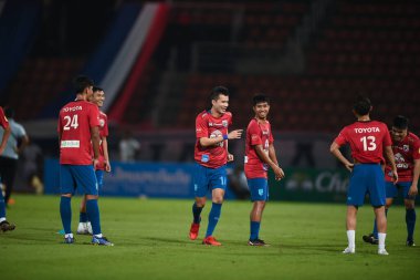 Pathumthani -Tayland: 11 Aralık 2022: Tayland 'daki Tayland Stadyumu' nda Tayland ile Myanmar arasında oynanan dostluk maçı sırasındaki oyuncular