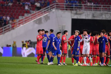 Bangkok - Tayland - 26 Mart 2024 - Tayland Dünya Kupası sırasındaki Tayland oyuncuları, Tayland 'daki Rajamangkala Stadyumu' nda Güney Kore ile karşılaştı.