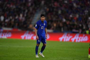 Bangkok, Tayland - 26 Mart 2024: Weerathep Pompan 22 numaralı Tayland Dünya Kupası 'nda Tayland ile Tayland arasındaki rajamangkala Stadyumu maçına çıktı.