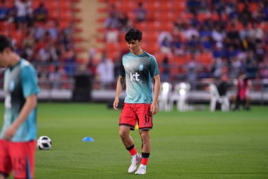 BANGKOK, THAILAND-26 MARCH, 2024: Hwang Inbeom # 6 Güney Kore Futbolcusu Tayland ile Güney Kore arasında Tayland rajamangkala Stadyumu, Tayland
