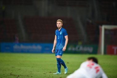 THUMTHANI, THAILAND -11 Aralık 2022: Tayland 'daki Tayland Stadyumu' nda Myanmar 'a karşı oynanan dostluk maçı sırasında Tayland' ın 3 numaralı Bunmathan Tiyatrosu