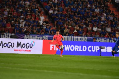 Bangkok, Tayland - 26 Mart 2024: Tayland Dünya Kupası 'nda Tayland ile Tayland arasında oynanan Rajamangkala Stadyumu' nda oynanan 3 Numaralı Theerathon Bunmathan