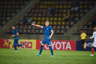 THUMTHANI, THAILAND -11 Aralık 2022: Tayland 'daki Tayland Stadyumu' nda Myanmar 'a karşı oynanan dostluk maçı sırasında Tayland' ın 3 numaralı Bunmathan Tiyatrosu