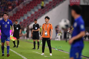 Bangkok, Tayland - 26 Mart 2024: Tayland Dünya Kupası 'nda Masatada Ishii' nin baş antrenörü, Tayland 'daki Rajamangkala Stadyumu' nda Güney Kore maçına çıktı.    