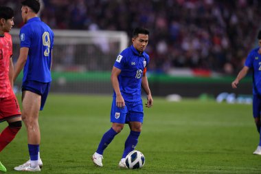 BANGKOK, THAILAND-26 MARCH, 2024: Chanathip Songkrasin # 18 Tayland Dünya Kupası sırasında Tayland ile Güney Kore arasındaki rajamangkala stadyumu, Tayland