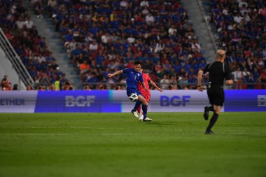 Bangkok, Tayland - 26 Mart 2024: Dünya Kupası sırasında Suphachok Sarachat # 7 Tayland Millî Futbol Takımı, Tayland 'daki Rajamangala Stadyumu' nda Güney Kore 'ye karşı mücadele etti.. 