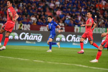 BANGKOK, THAILAND-26 MARCH, 2024: Jaroensak Wonggorn # 13 Tayland Kupası sırasında Tayland ile Güney Kore arasındaki rajamangkala stadyumu, Tayland