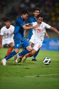 THUMTHANI, THAILAND -11 ARALIK 2022 Adisak Kraisorn # 9 Tayland ile Tayland arasındaki dostluk maçı sırasında Tayland 'daki Tayland Stadyumu' nda Myanmar 'a karşı