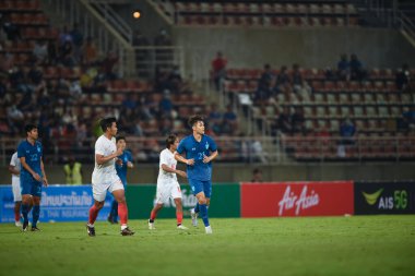 PATHUMTHANI, THAILAND -11 Aralık 2022: Poramet Arjvilai # 21 Tayland ile Tayland arasındaki dostluk maçı sırasında Tayland 'daki Tayland Stadyumu' nda Myanmar 'a karşı