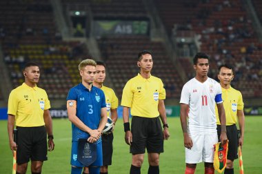 THUMTHANI, THAILAND -11 Aralık 2022: Tayland 'daki Tayland Stadyumu' nda Myanmar 'a karşı oynanan dostluk maçı sırasında Tayland' ın 3 numaralı Bunmathan Tiyatrosu