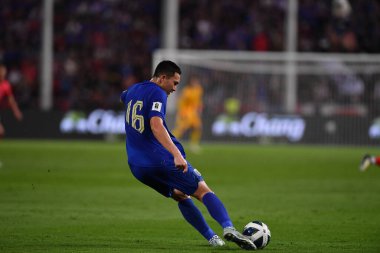 BANGKOK, THAILAND-26 MARCH, 2024: Thailand Dünya Kupası sırasında Tayland ile Tayland arasında Tayland rajamangkala Stadyumu 'nda oynanan 16 Numaralı Suphan Thongsong