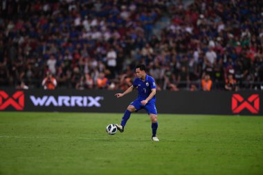 Bangkok, Tayland - 26 Mart 2024: Dünya Kupası sırasında Suphachok Sarachat # 7 Tayland Millî Futbol Takımı, Tayland 'daki Rajamangala Stadyumu' nda Güney Kore 'ye karşı mücadele etti.. 