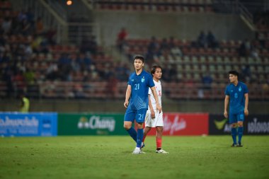 PATHUMTHANI, THAILAND -11 Aralık 2022: Poramet Arjvilai # 21 Tayland ile Tayland arasındaki dostluk maçı sırasında Tayland 'daki Tayland Stadyumu' nda Myanmar 'a karşı