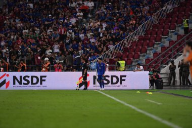 Bangkok, Tayland - 26 Mart 2024: Weerathep Pompan 22 numaralı Tayland Dünya Kupası 'nda Tayland ile Tayland arasındaki rajamangkala Stadyumu maçına çıktı.