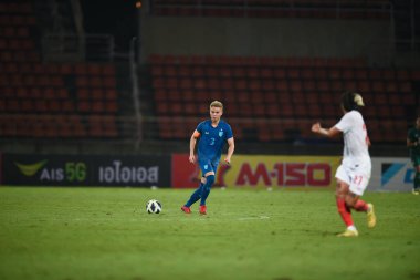 THUMTHANI, THAILAND -11 Aralık 2022: Tayland 'daki Tayland Stadyumu' nda Myanmar 'a karşı oynanan dostluk maçı sırasında Tayland' ın 3 numaralı Bunmathan Tiyatrosu