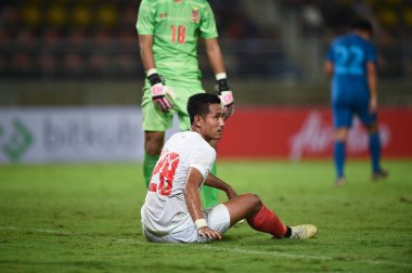 PATUMTHANI, THAILAND - 11 Aralık 2022 Nyfin Chan # 28 Myanmar oyuncusu Tayland 'daki Tayland Stadyumu' nda Myanmar 'a karşı oynanan dostluk maçı sırasında