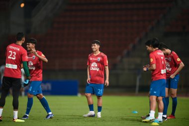 PATHUMTHANI, THAILAND -11 Aralık 2022: Poramet Arjvilai # 21 Tayland ile Tayland arasındaki dostluk maçı sırasında Tayland 'daki Tayland Stadyumu' nda Myanmar 'a karşı