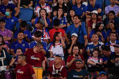 Bangkok, Tayland - 26 Mart 2024: Tayland Dünya Kupası 'nda Tayland' ı destekleyenler Tayland 'daki rajamangkala Stadyumu' nda Güney Kore ile karşılaşmaya hak kazandılar.
