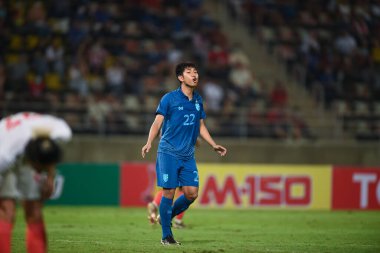 PATUMTHANI, THAILAND -11 ARALIK 2022 Channarong Promsrikaew # 22 Tayland ile Myanmar arasındaki dostluk maçı sırasında Tayland, Tayland 'da