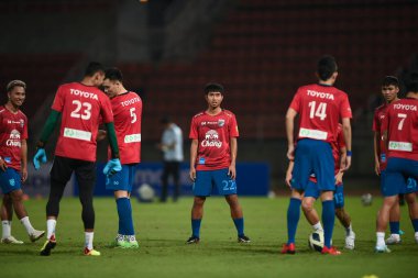 PATUMTHANI, THAILAND -11 ARALIK 2022 Channarong Promsrikaew # 22 Tayland ile Myanmar arasındaki dostluk maçı sırasında Tayland, Tayland 'da