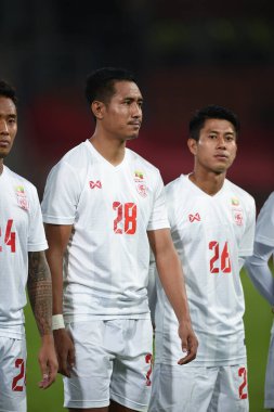 PATUMTHANI, THAILAND - 11 Aralık 2022 Nyfin Chan # 28 Myanmar oyuncusu Tayland 'daki Tayland Stadyumu' nda Myanmar 'a karşı oynanan dostluk maçı sırasında