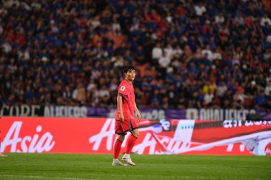 Bangkok, Tayland - 26 Mart 2024: Dünya Kupası sırasında Güney Kore 'nin 5 numaralı Park Jin-Seob oyuncusu, Tayland' daki Rajamangkala Stadyumu 'nda Güney Kore' ye karşı mücadele etti.