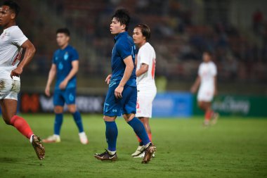 Pathumthani, Tayland: 11 Aralık 2022: Tayland 'daki Thammasart Stadyumu' nda Tayland ile Myanmar arasında oynanan dostluk maçı sırasında 17 numaralı Ekanit Panya oyuncusu 