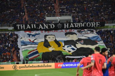 BANGKOK, THAILAND-26 MARCH, 2024: Dünya Kupası sırasında Tayland ile Güney Kore arasında Tayland 'daki rajamangkala Stadyumu' nda oynanan karşılaşmada Büyük Bayrak