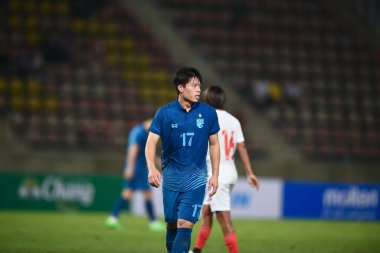 Pathumthani, Tayland: 11 Aralık 2022: Tayland 'daki Thammasart Stadyumu' nda Tayland ile Myanmar arasında oynanan dostluk maçı sırasında 17 numaralı Ekanit Panya oyuncusu 