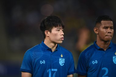 Pathumthani, Tayland: 11 Aralık 2022: Tayland 'daki Thammasart Stadyumu' nda Tayland ile Myanmar arasında oynanan dostluk maçı sırasında 17 numaralı Ekanit Panya oyuncusu 