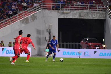 Bangkok, Tayland - 26 Mart 2024: Weerathep Pompan 22 numaralı Tayland Dünya Kupası 'nda Tayland ile Tayland arasındaki rajamangkala Stadyumu maçına çıktı.