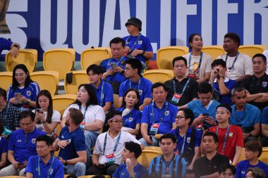 Bangkok, Tayland - 26 Mart 2024: Tayland Dünya Kupası 'nda Tayland' ı destekleyenler Tayland 'daki rajamangkala Stadyumu' nda Güney Kore ile karşılaşmaya hak kazandılar.