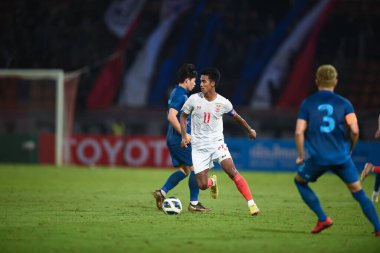 Pathumthani, Tayland - 11 Aralık 2022: Tayland 'daki Thammasat Stadyumu' nda Tayland ile Myanmar arasındaki dostluk maçı sırasında Bordin Phala # 11 Tayland oyuncusu.