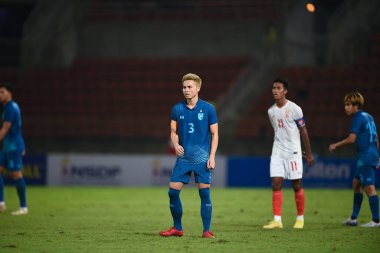 THUMTHANI, THAILAND -11 Aralık 2022: Tayland 'daki Tayland Stadyumu' nda Myanmar 'a karşı oynanan dostluk maçı sırasında Tayland' ın 3 numaralı Bunmathan Tiyatrosu