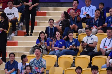 Bangkok, Tayland - 26 Mart 2024: Tayland Dünya Kupası 'nda Tayland' ı destekleyenler Tayland 'daki rajamangkala Stadyumu' nda Güney Kore ile karşılaşmaya hak kazandılar.