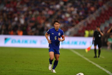 BANGKOK, THAILAND-26 MARCH, 2024: Sarach Yooyen # 6 Tayland Dünya Kupası sırasında Tayland ile Tayland arasında Tayland rajamangkala Stadyumu 'nda oynanan karşılaşmaya hak kazandı.