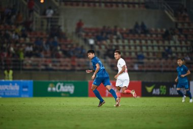 PATUMTHANI, THAILAND -11 ARALIK 2022 Channarong Promsrikaew # 22 Tayland ile Myanmar arasındaki dostluk maçı sırasında Tayland, Tayland 'da