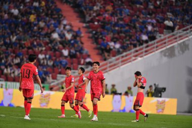 Bangkok, Tayland - 26 Mart 2024: Dünya Kupası sırasında Güney Kore 'nin 5 numaralı Park Jin-Seob oyuncusu, Tayland' daki Rajamangkala Stadyumu 'nda Güney Kore' ye karşı mücadele etti.