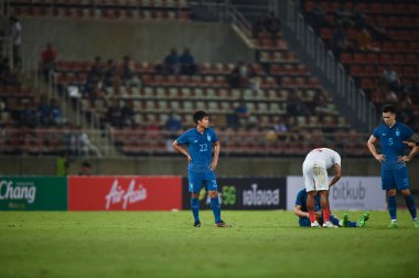 PATUMTHANI, THAILAND -11 ARALIK 2022 Channarong Promsrikaew # 22 Tayland ile Myanmar arasındaki dostluk maçı sırasında Tayland, Tayland 'da