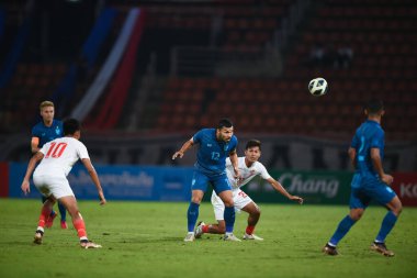 THUMTHANI, THAILAND -11 ARALIK 2022 Kritsada Kaman # 12 Tayland dostluk maçı sırasında Tayland 'daki Tayland Stadyumu' nda Myanmar 'a karşı