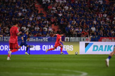 Bangkok, Tayland - 26 Mart 2024 - Tayland 'daki Rajamangkala Stadyumu' nda Tayland ile Güney Kore arasında oynanan Dünya Kupası sırasında Son Heung Min # 7 Güney Kore Oyuncusu.