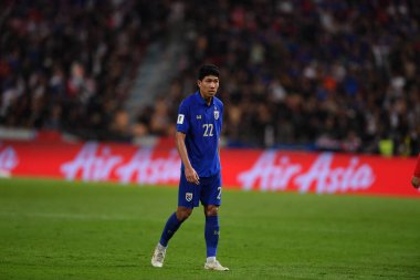 Bangkok, Tayland - 26 Mart 2024: Weerathep Pompan 22 numaralı Tayland Dünya Kupası 'nda Tayland ile Tayland arasındaki rajamangkala Stadyumu maçına çıktı.