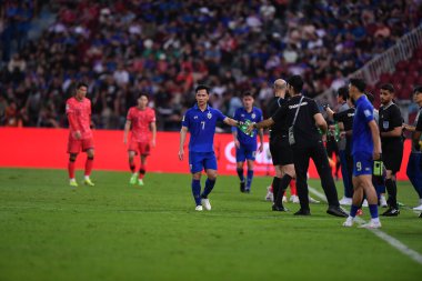 Bangkok, Tayland - 26 Mart 2024: Dünya Kupası sırasında Suphachok Sarachat # 7 Tayland Millî Futbol Takımı, Tayland 'daki Rajamangala Stadyumu' nda Güney Kore 'ye karşı mücadele etti.. 