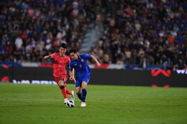 Bangkok, Tayland - 26 Mart 2024: Dünya Kupası sırasında Suphachok Sarachat # 7 Tayland Millî Futbol Takımı, Tayland 'daki Rajamangala Stadyumu' nda Güney Kore 'ye karşı mücadele etti.. 