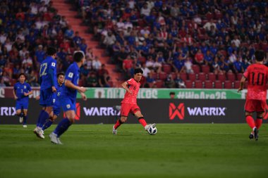 BANGKOK, THAILAND-26 MARCH, 2024: Hwang Inbeom # 6 Güney Kore Futbolcusu Tayland ile Güney Kore arasında Tayland rajamangkala Stadyumu, Tayland