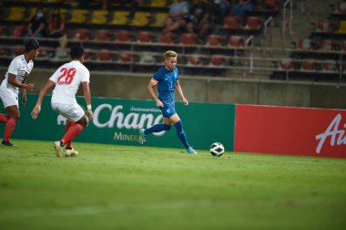 THUMTHANI, THAILAND -11 Aralık 2022: Tayland 'daki Tayland Stadyumu' nda Myanmar 'a karşı oynanan dostluk maçı sırasında Tayland' ın 3 numaralı Bunmathan Tiyatrosu