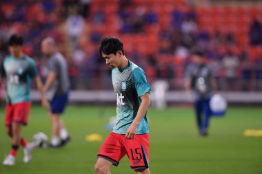 Bangkok, Tayland - 26 Mart 2024: Tayland 'daki Rajamangala Stadyumu' nda Tayland ile Güney Kore arasında oynanan Dünya Kupası sırasında Güney Kore 'nin 15 numaralı oyuncusu Kim Moonhwan.
