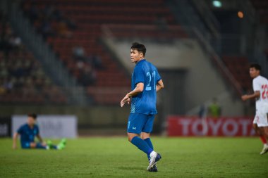 PATHUMTHANI, THAILAND -11 Aralık 2022: Poramet Arjvilai # 21 Tayland ile Tayland arasındaki dostluk maçı sırasında Tayland 'daki Tayland Stadyumu' nda Myanmar 'a karşı